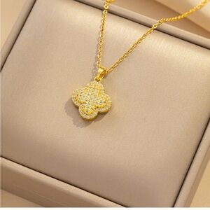 Moderate Luxury Star Geometric Stainless Steel Diamond Golden Clover Necklace